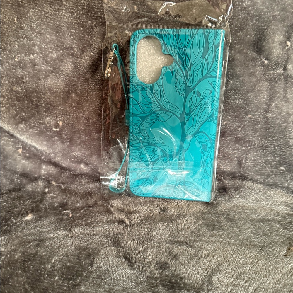 Stylish Blue Leaf Pattern iPhone16  Case brand new never been used.